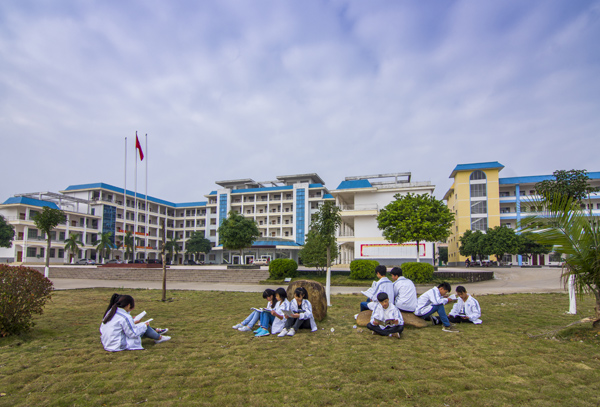 2019年,覃塘高中将牵头成立覃塘高中教育集团,帮助成员学校提高教育